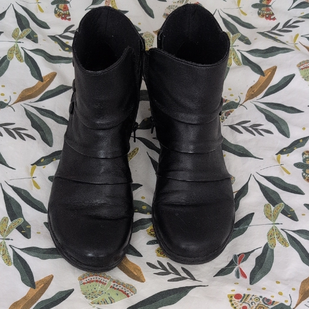 Clarks Elegant Black Leather Boots